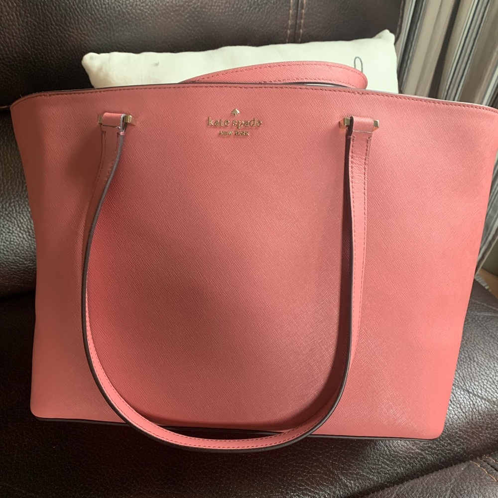 Kate Spade medium size tote bag never been used.